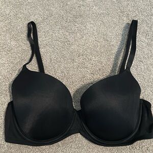 PINK Victoria’s Secret Wear Everywhere lightly lined bra